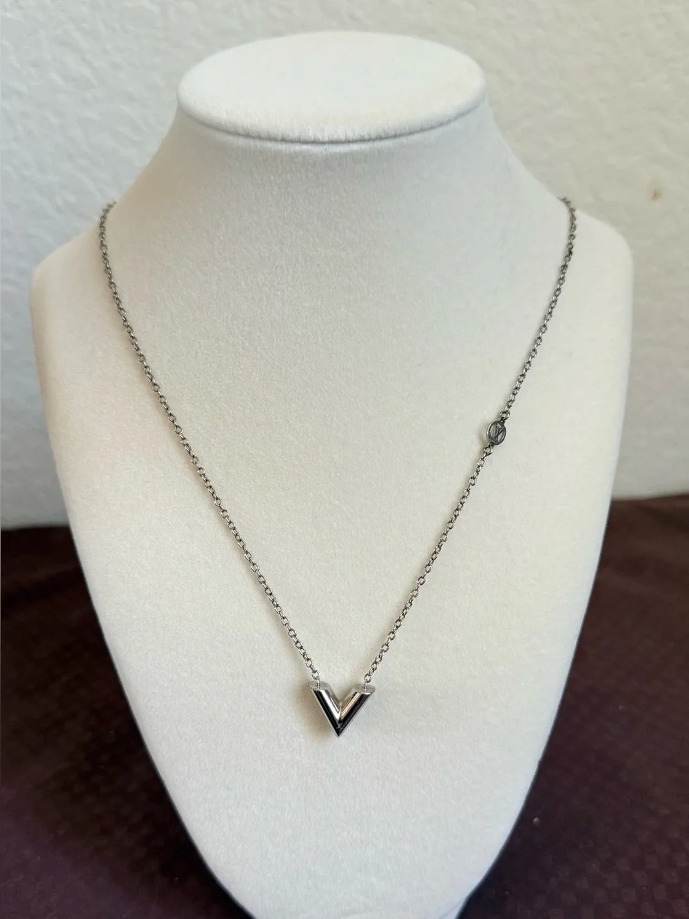 Authentic Louis Vuitton Necklace-Signature V -Shaped Silver Pendant Necklace
